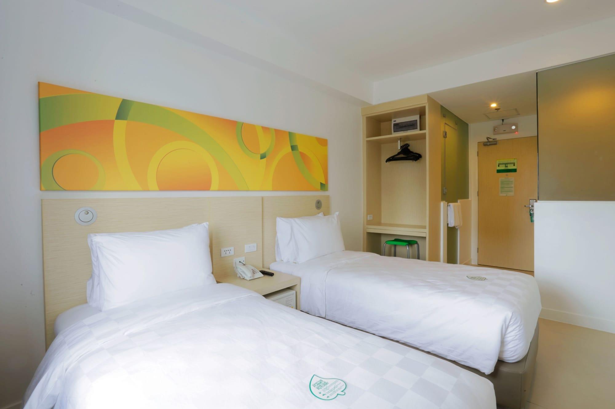 Go Hotels Timog Quezon City Bagian luar foto
