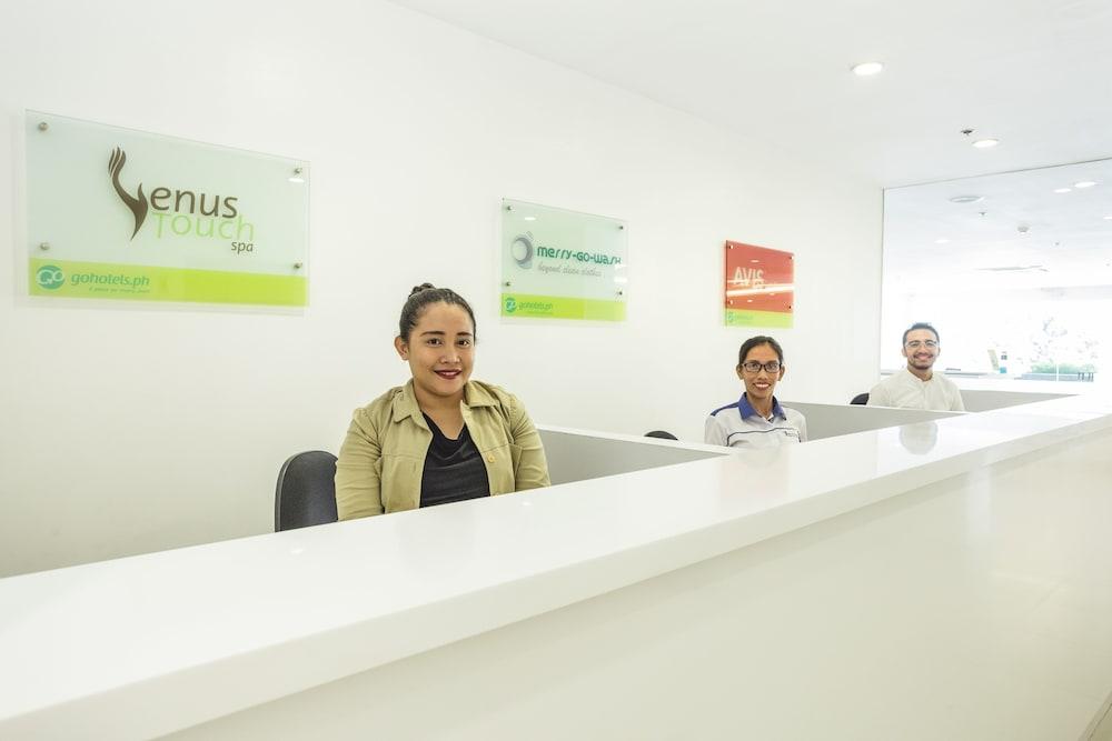 Go Hotels Timog Quezon City Bagian luar foto