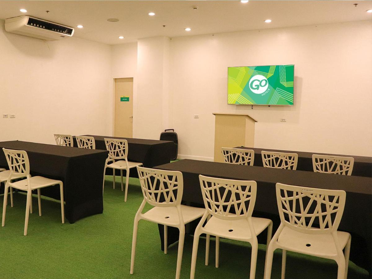 Go Hotels Timog Quezon City Bagian luar foto