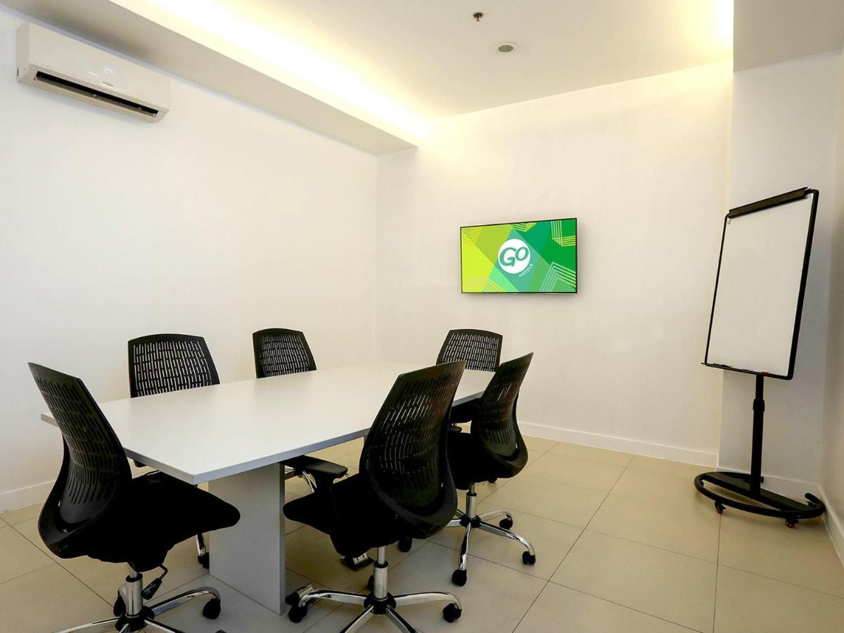 Go Hotels Timog Quezon City Bagian luar foto