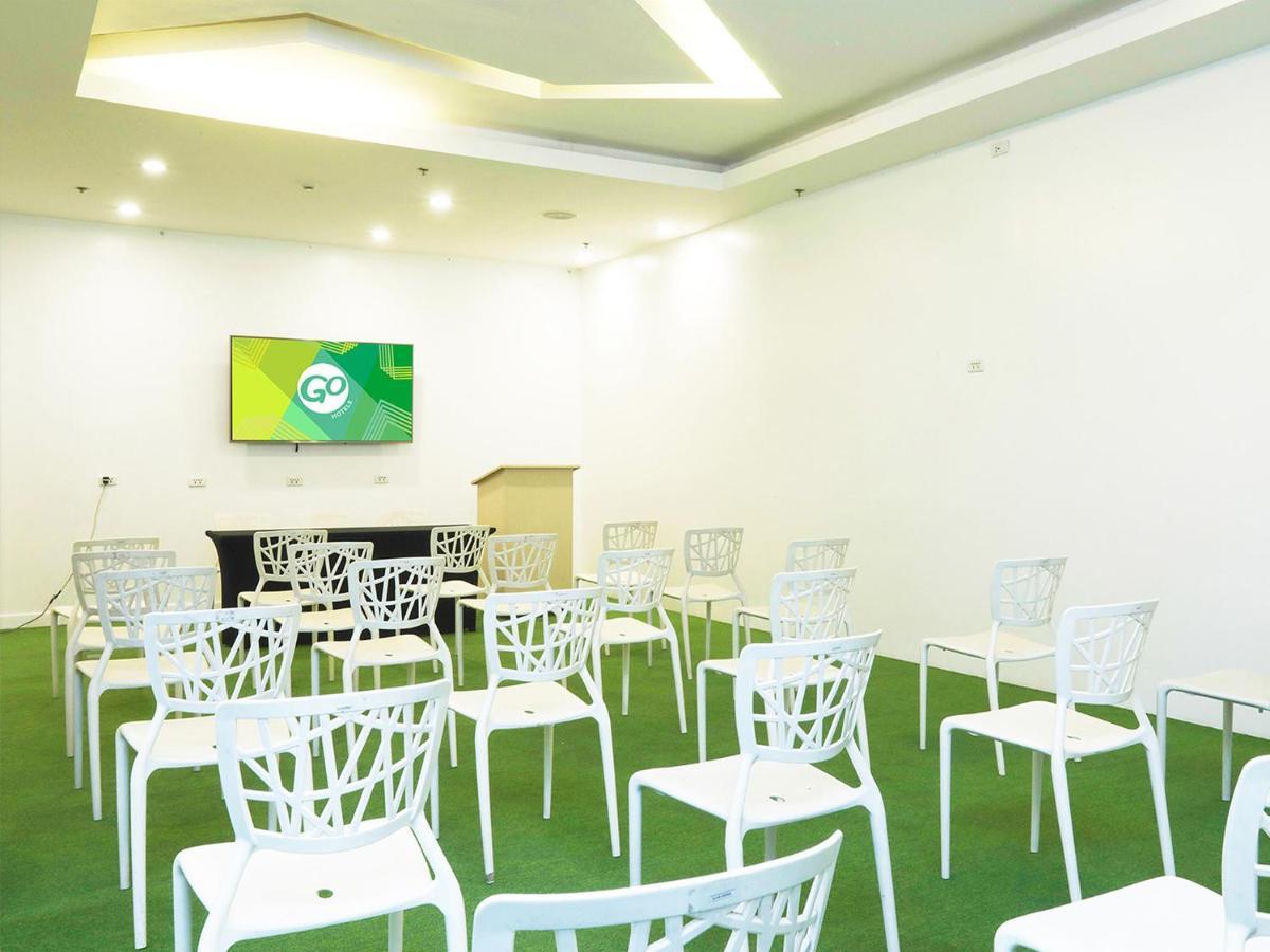 Go Hotels Timog Quezon City Bagian luar foto