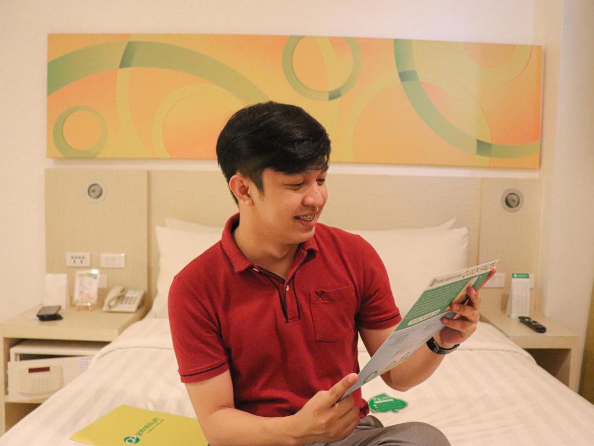 Go Hotels Timog Quezon City Bagian luar foto