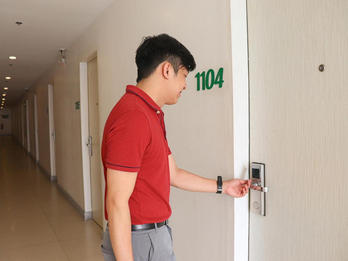 Go Hotels Timog Quezon City Bagian luar foto