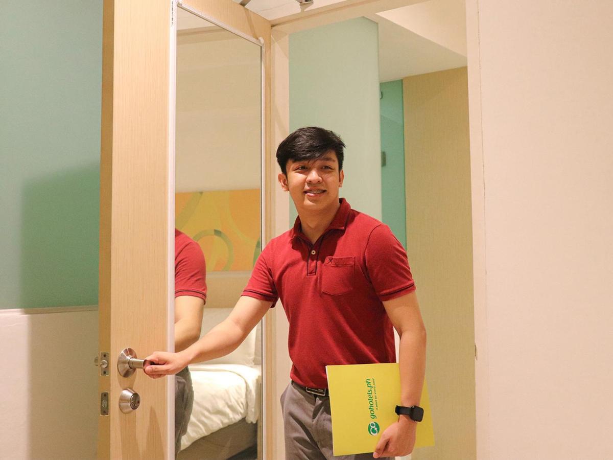 Go Hotels Timog Quezon City Bagian luar foto