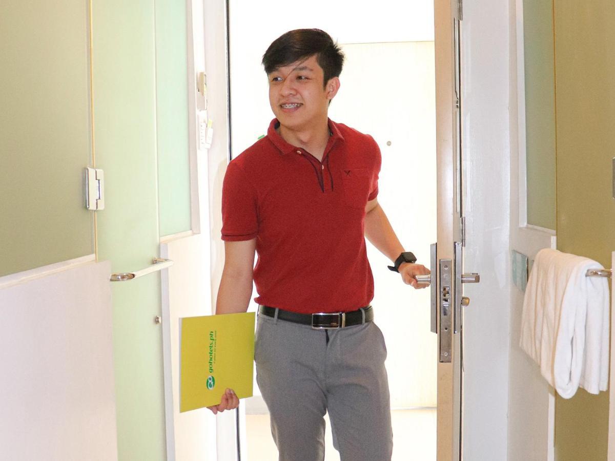 Go Hotels Timog Quezon City Bagian luar foto