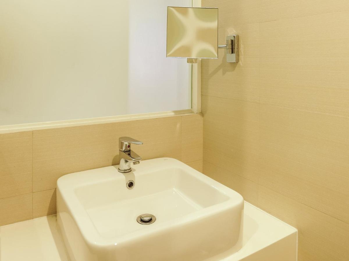 Go Hotels Timog Quezon City Bagian luar foto