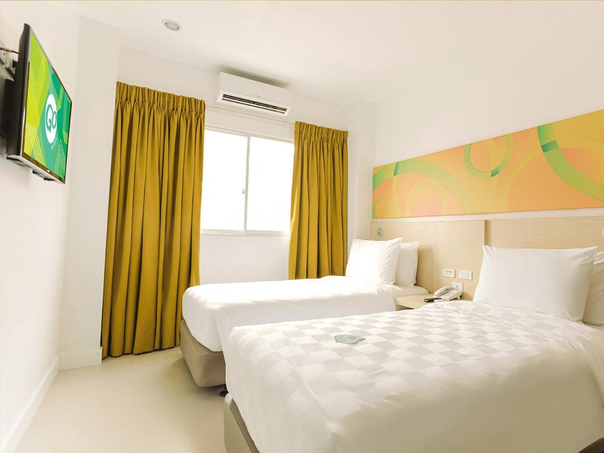 Go Hotels Timog Quezon City Bagian luar foto