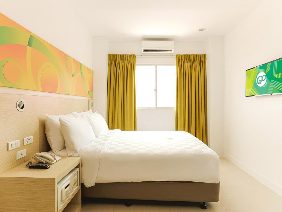 Go Hotels Timog Quezon City Bagian luar foto