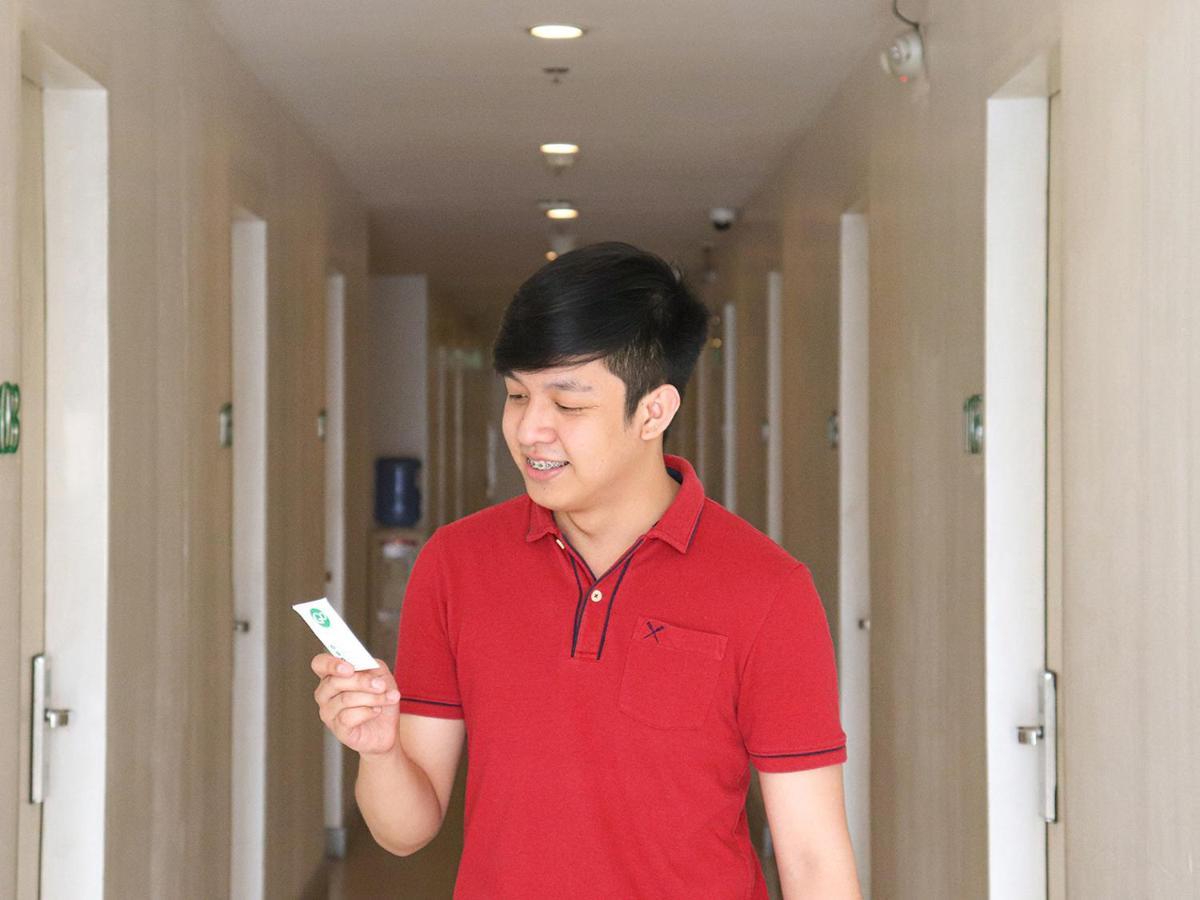 Go Hotels Timog Quezon City Bagian luar foto