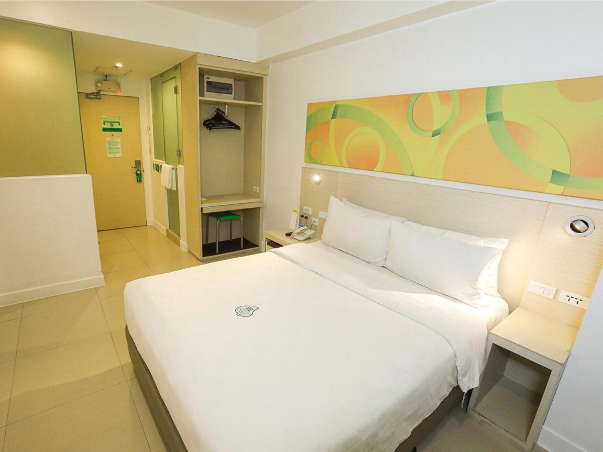 Go Hotels Timog Quezon City Bagian luar foto