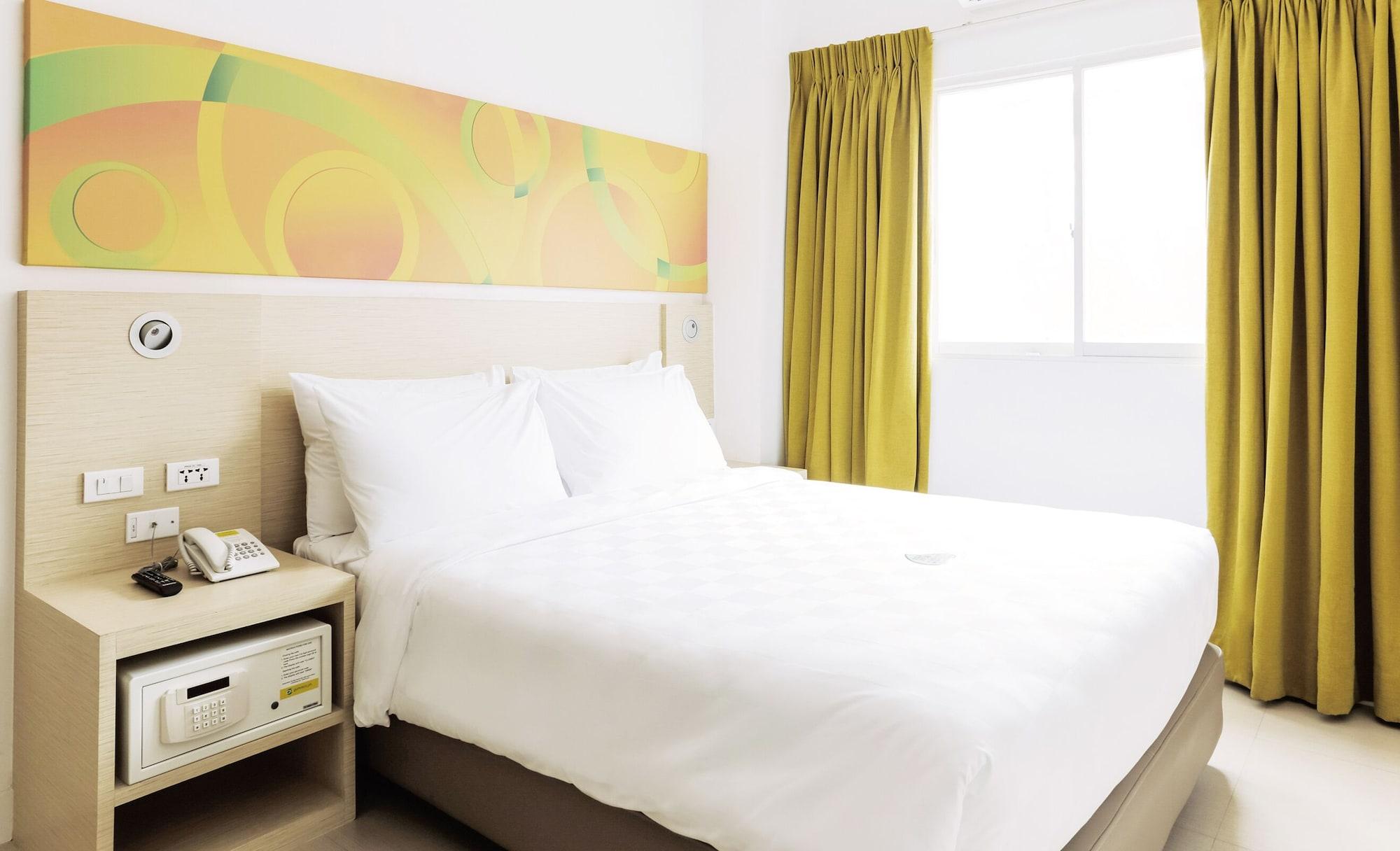 Go Hotels Timog Quezon City Bagian luar foto