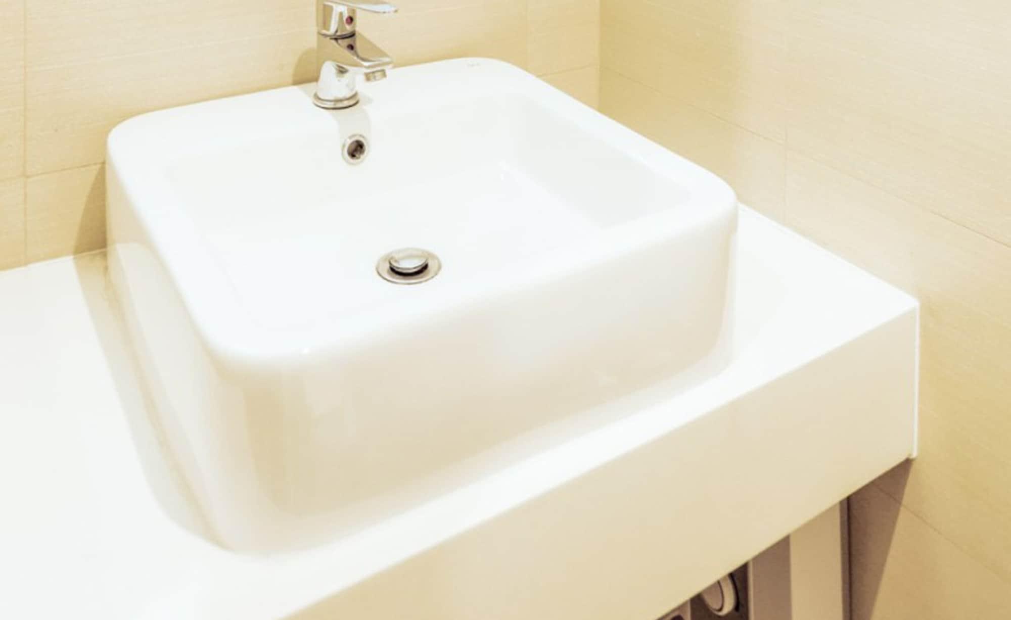 Go Hotels Timog Quezon City Bagian luar foto