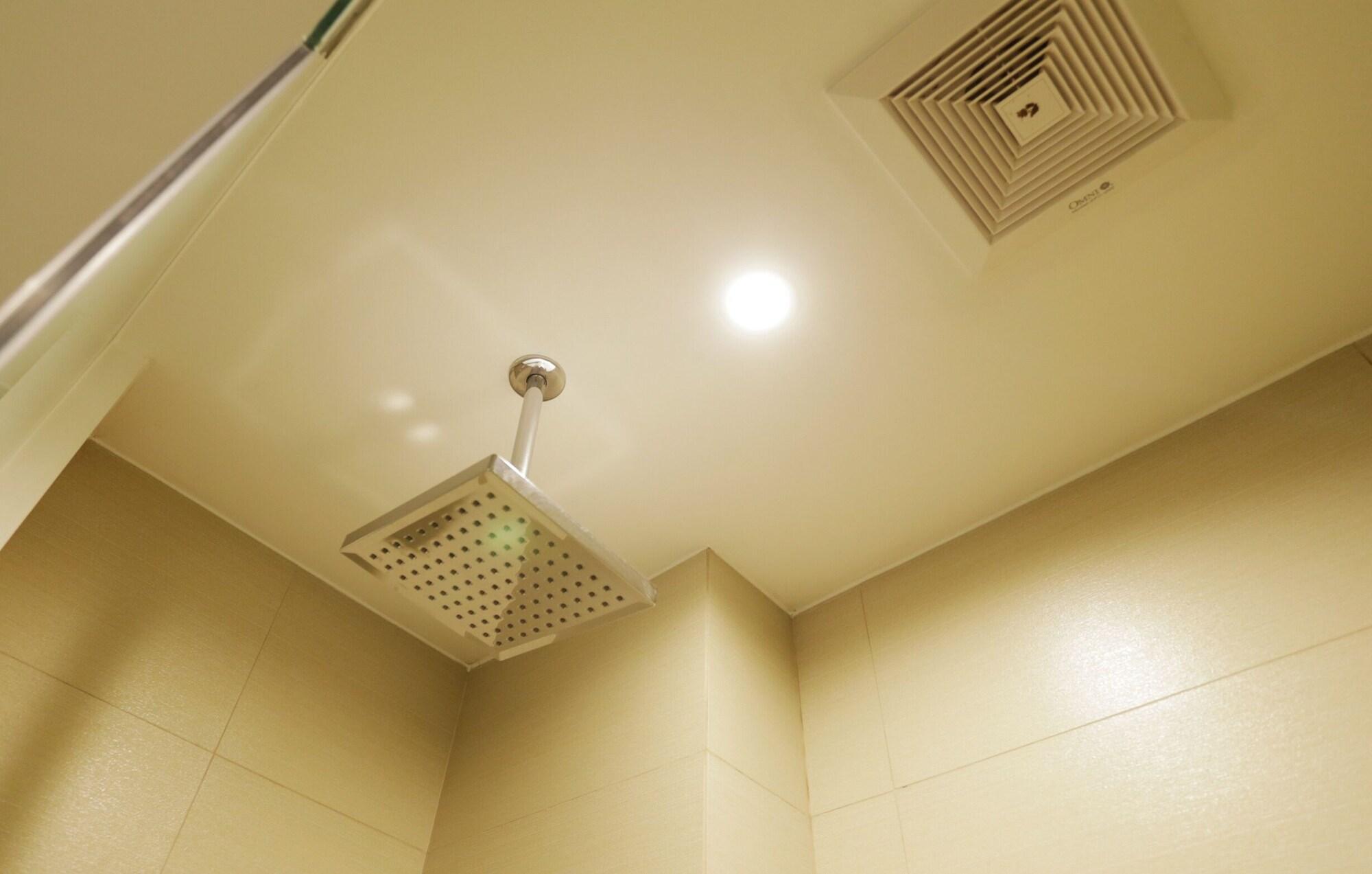Go Hotels Timog Quezon City Bagian luar foto