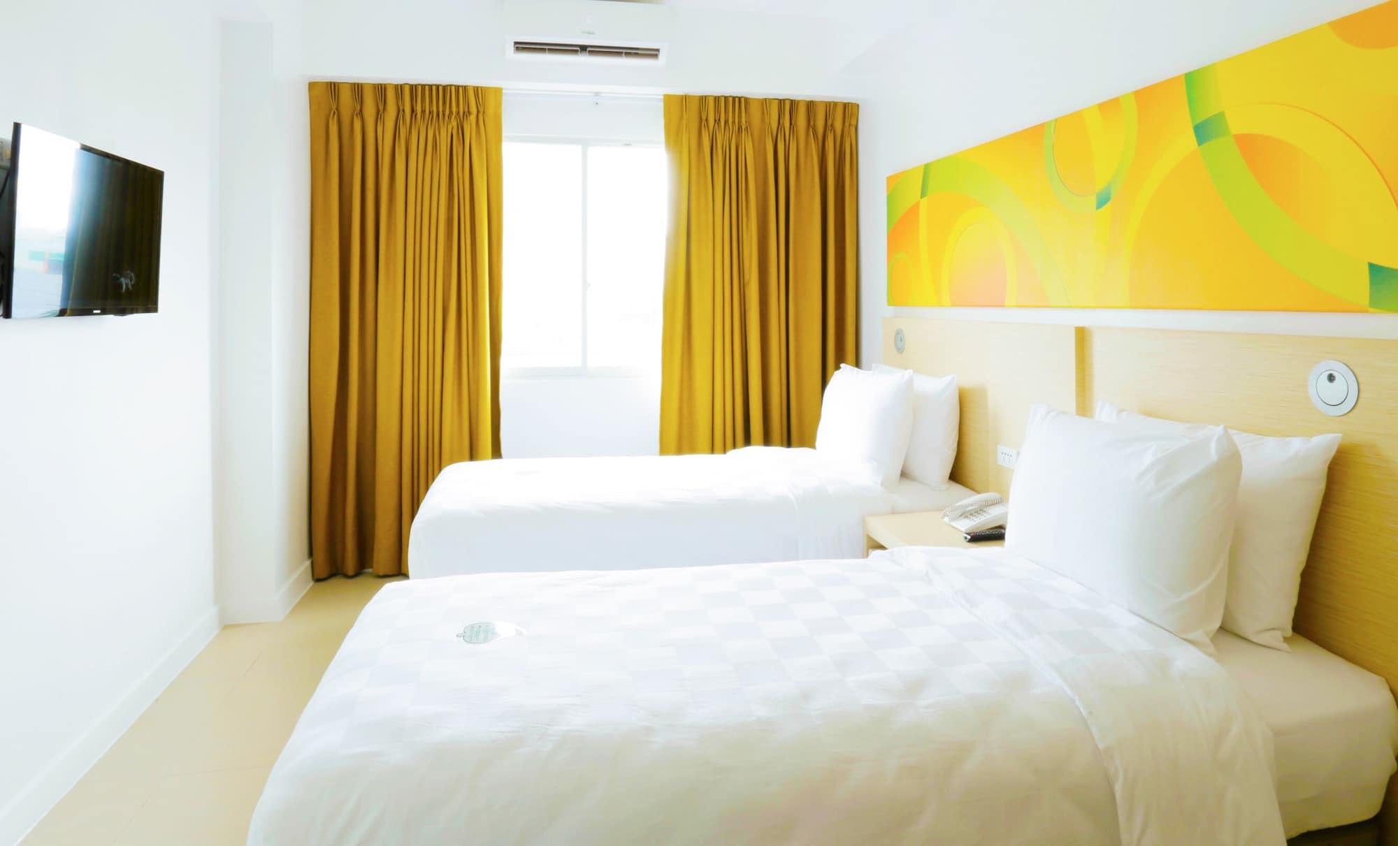 Go Hotels Timog Quezon City Bagian luar foto