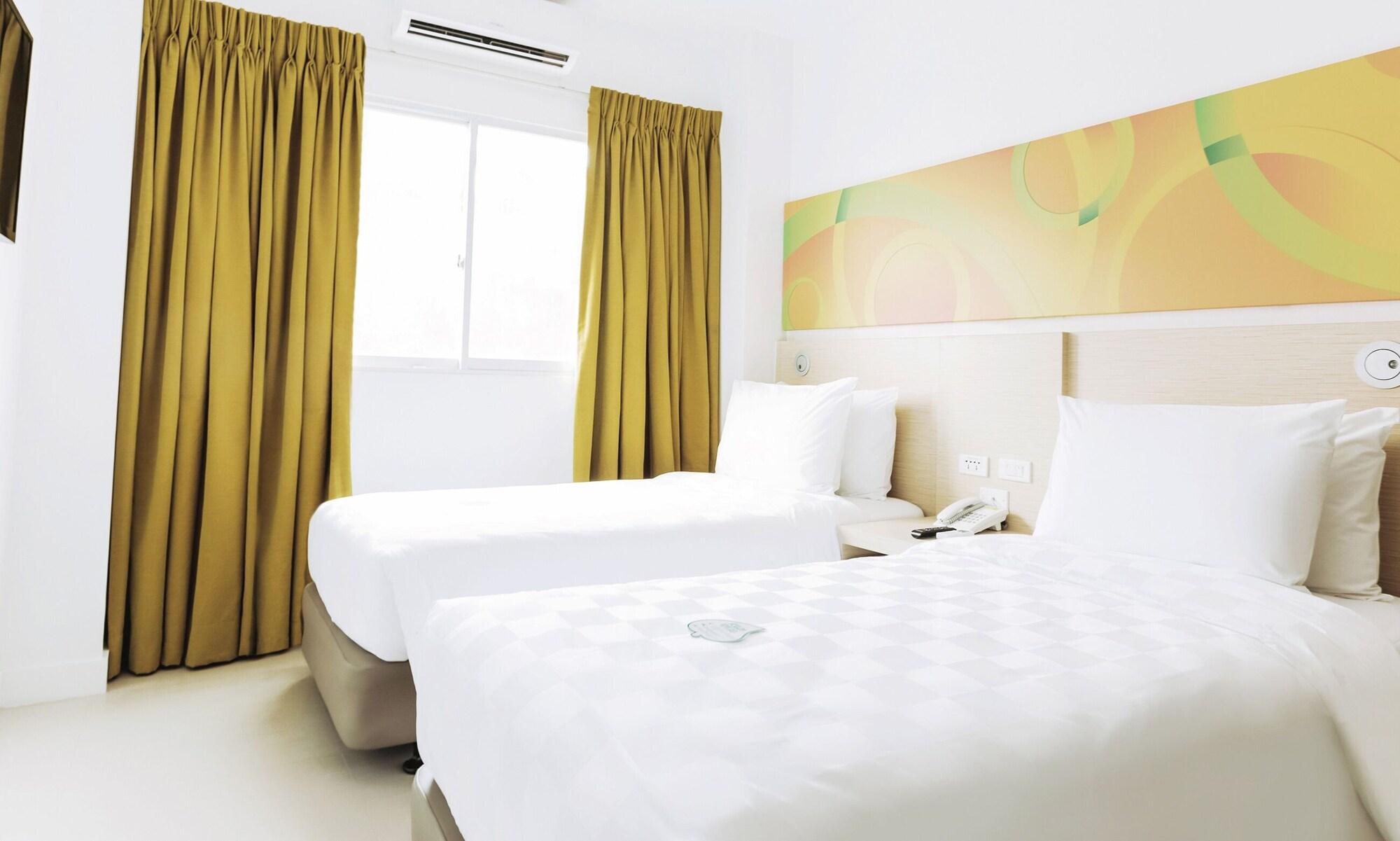 Go Hotels Timog Quezon City Bagian luar foto