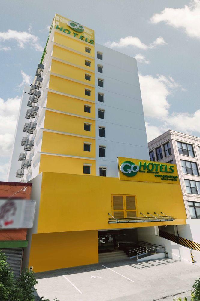 Go Hotels Timog Quezon City Bagian luar foto