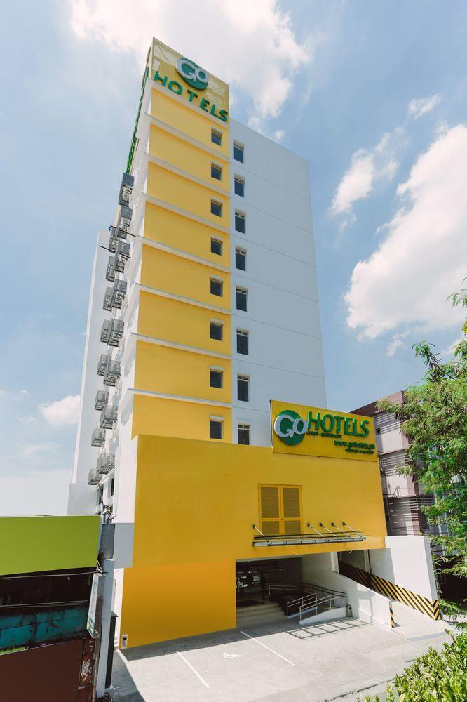 Go Hotels Timog Quezon City Bagian luar foto