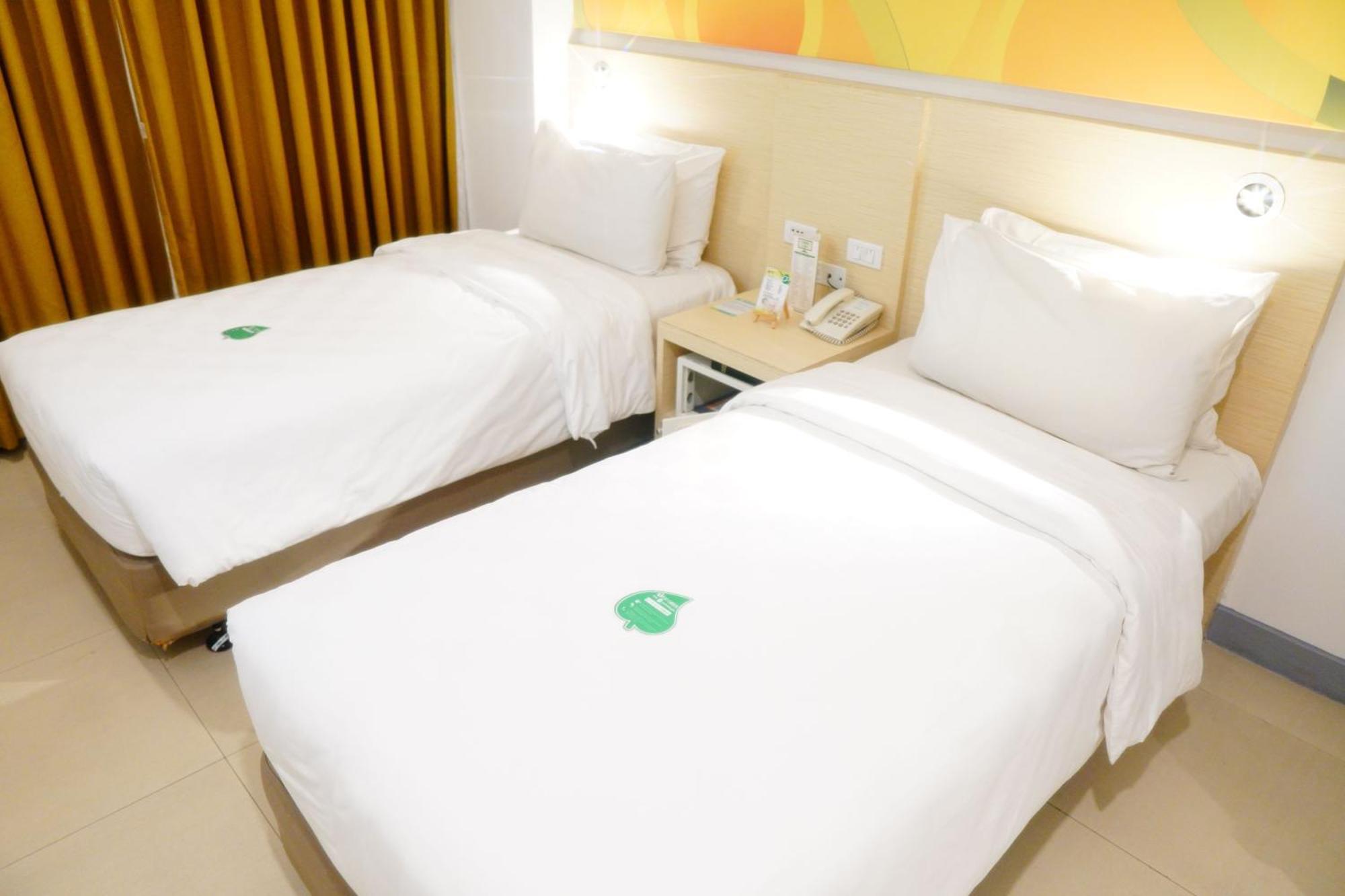 Go Hotels Timog Quezon City Bagian luar foto